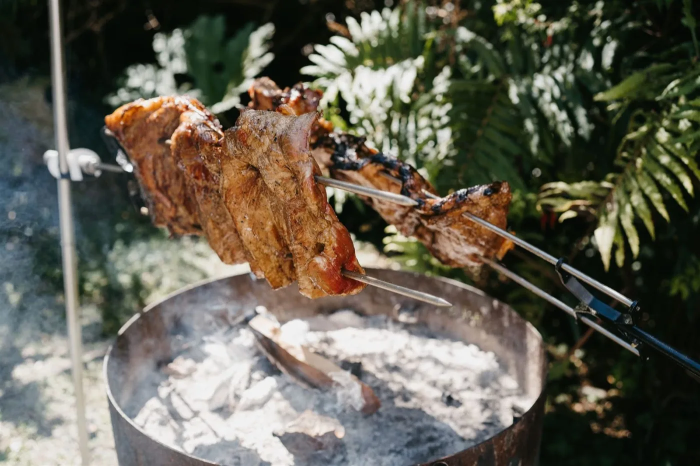 Costillares a las brasas en matrimonio