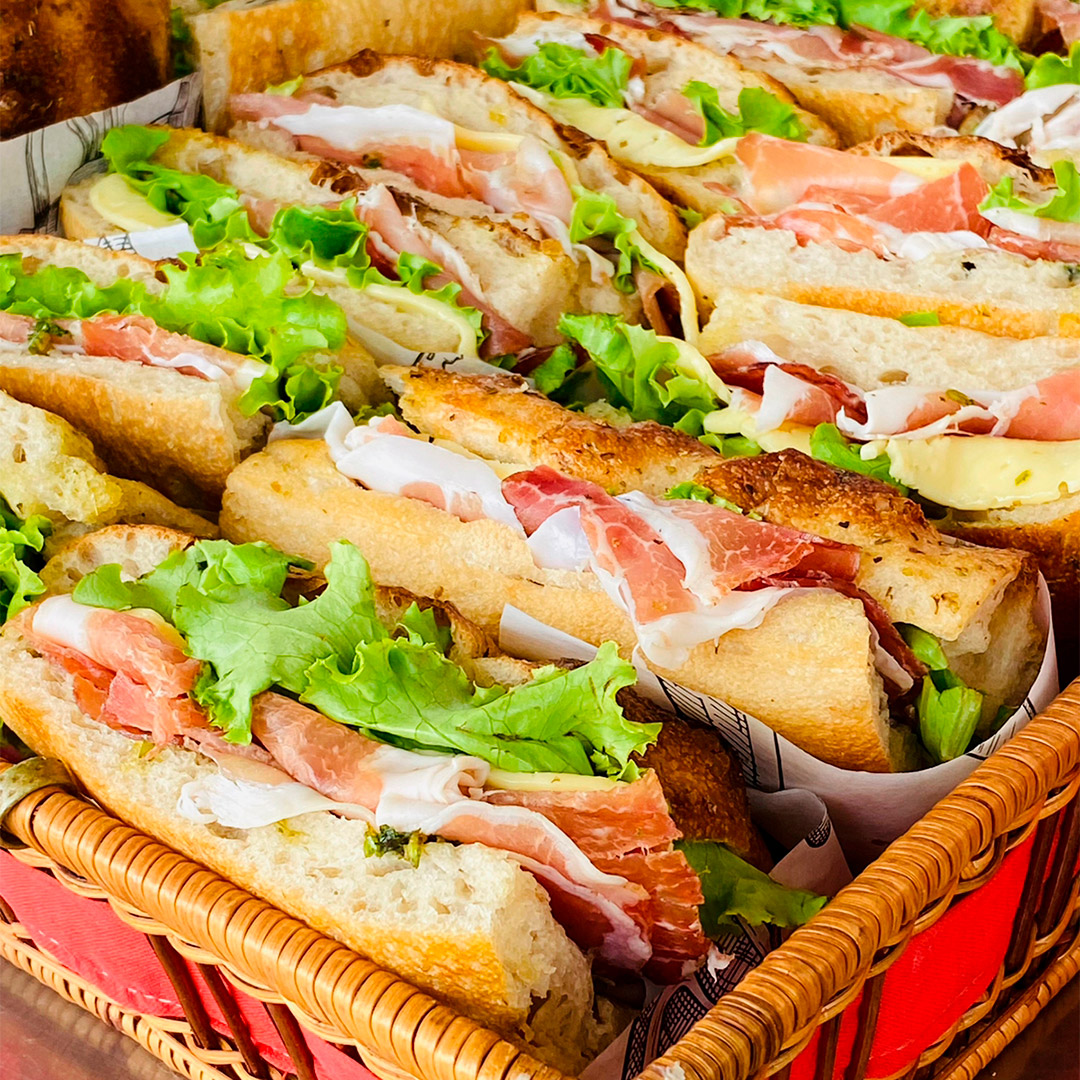 Tabla de charcutería para coffee break — La Vikinga