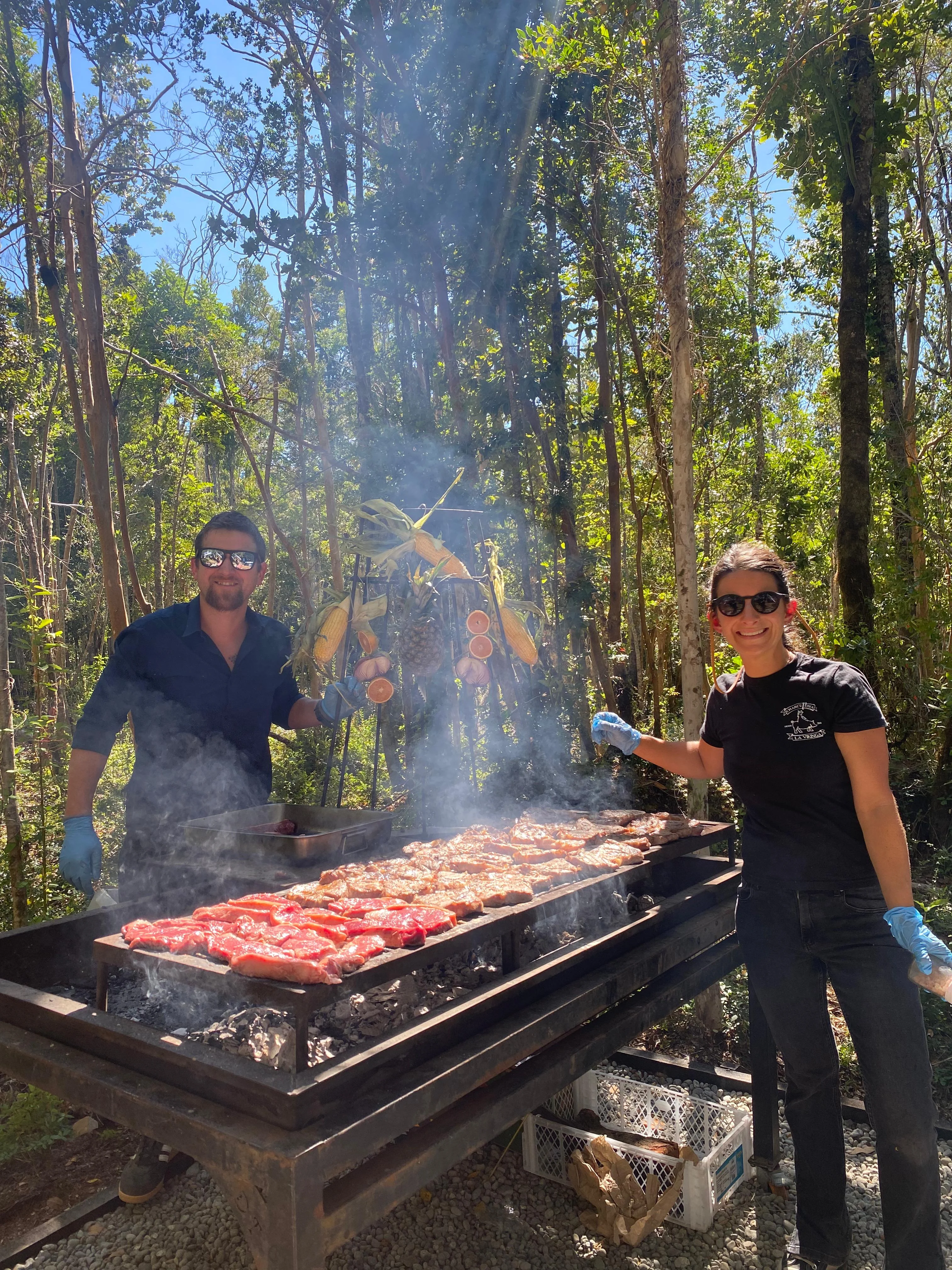 JP y Fran en parrilla de matrimonio — La Vikinga