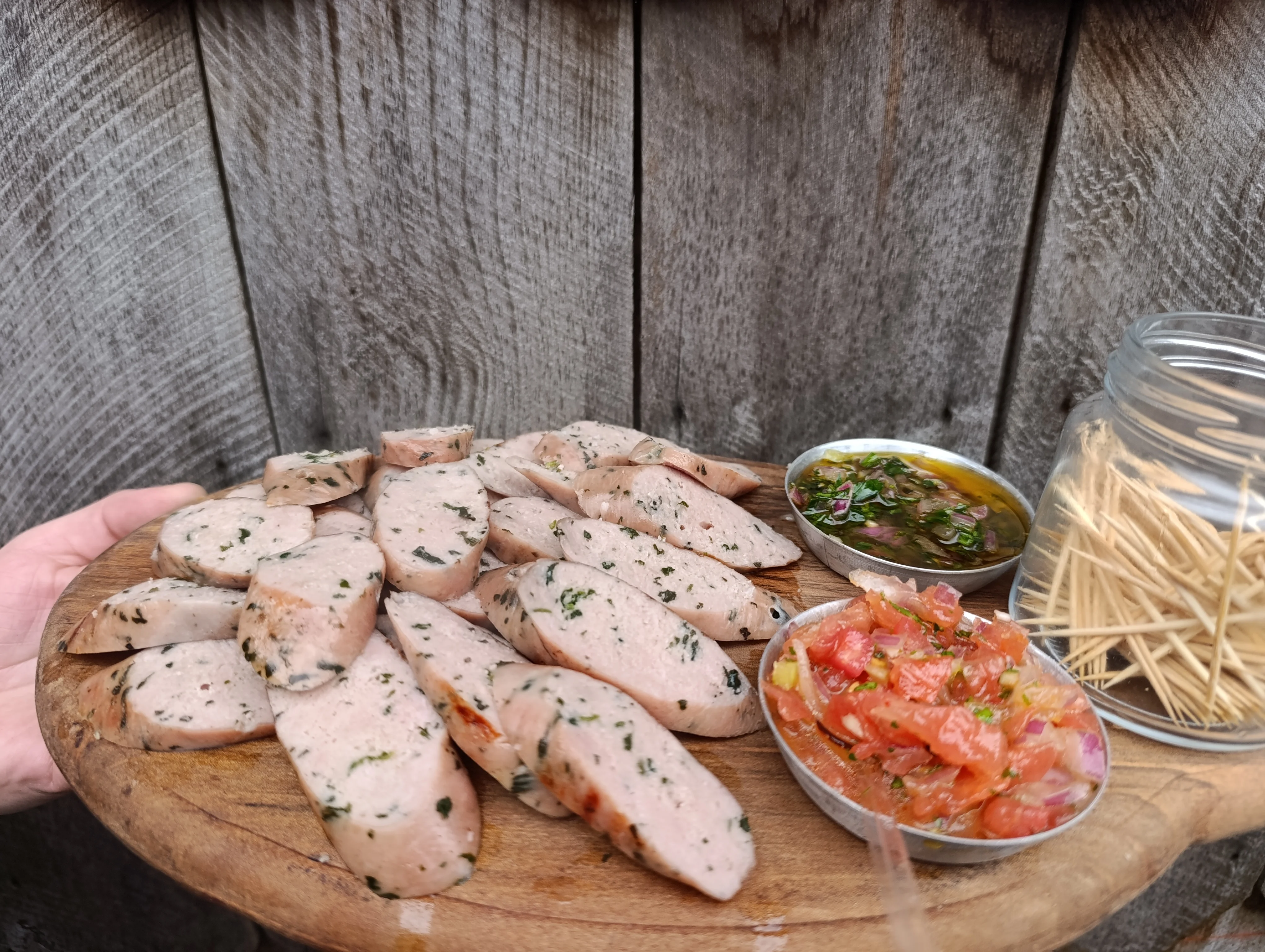 Longanizas de albahaca y cilantro en evento