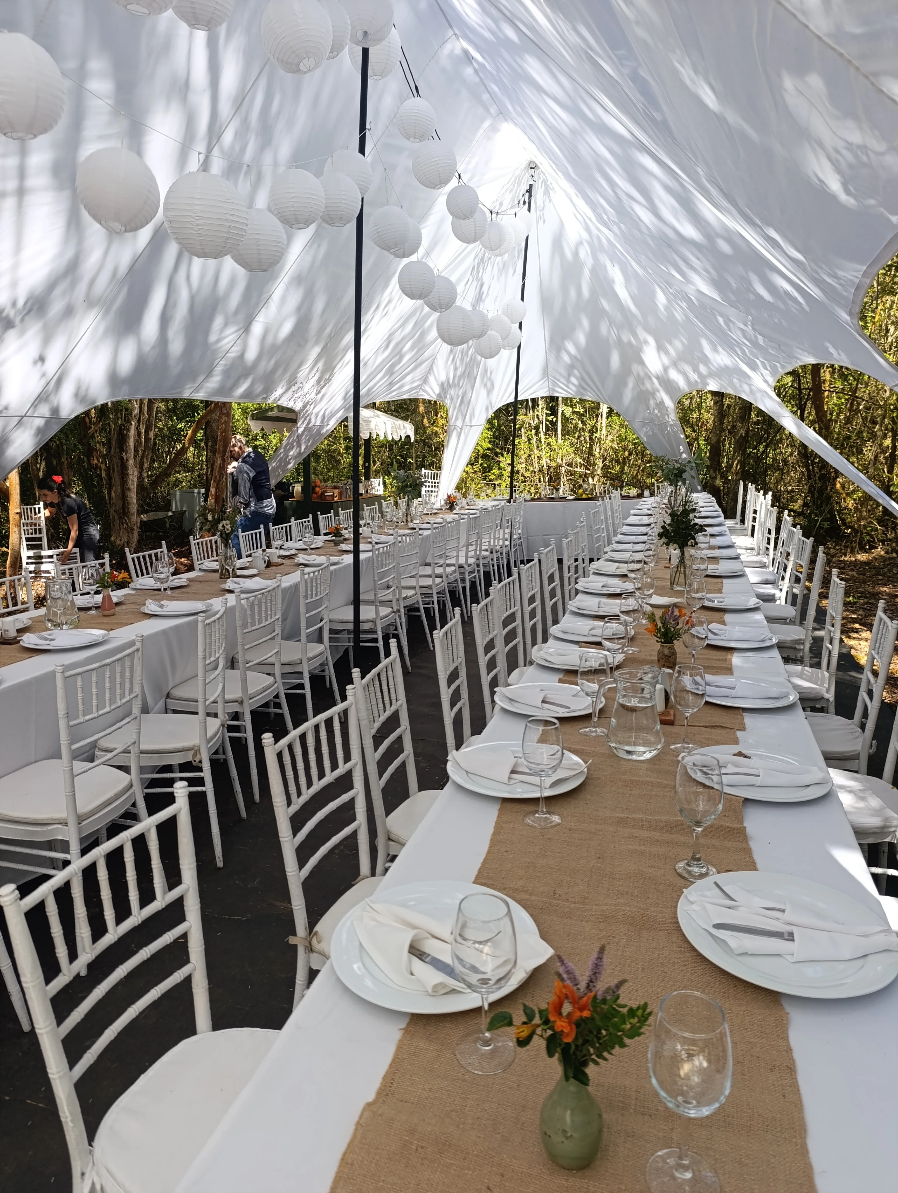 Montaje de carpa en matrimonio civil campestre