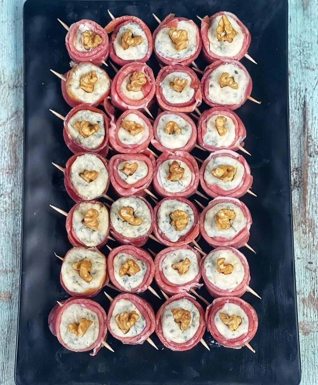 Pinchos de charcutería en catering — La Vikinga
