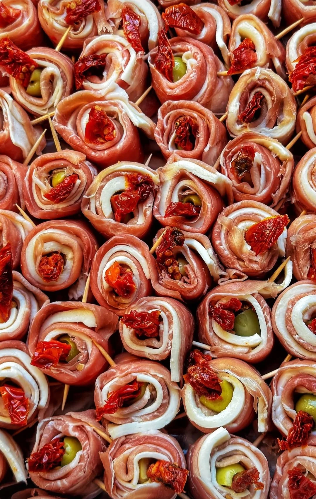 Pinchos artesanales en picoteo de evento