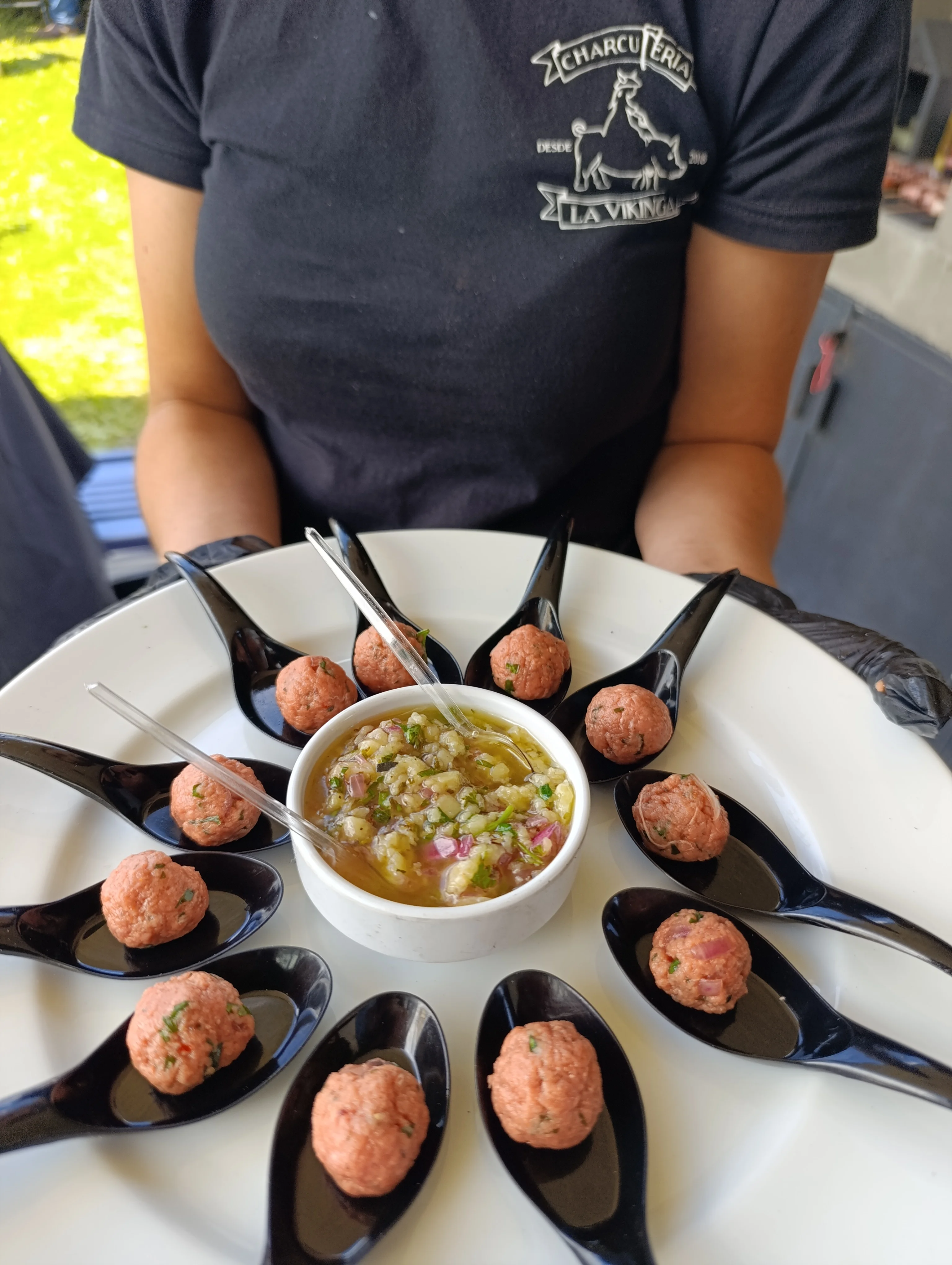 Tártaro con salsa de médula en catering