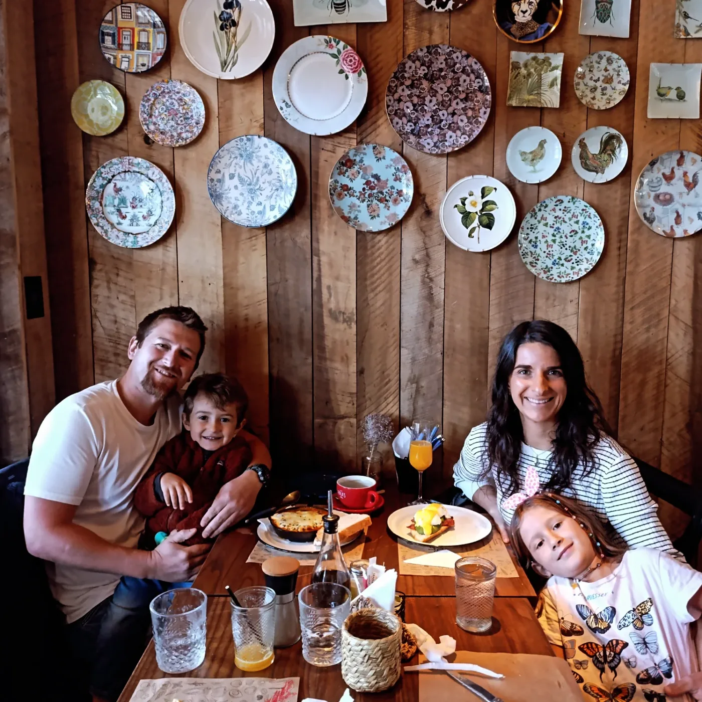 Familia La Vikinga — JP y Fran, fundadores de Charcutería La Vikinga en Puerto Varas
