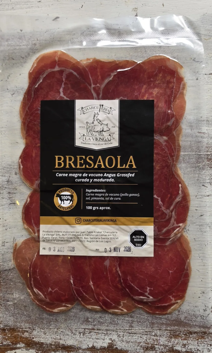 Bresaola — Carne magra de vacuno Angus Grassfed curada y madurada. Elegante y de sabor profundo.